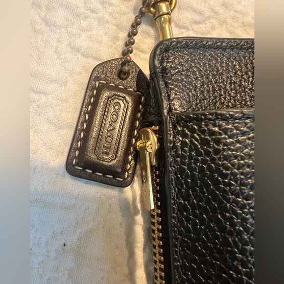 Gorgeous Coach Legacy Black 🖤 Pebble Leather Phone Wallet Heavy Duty Curb Chain - Picture 8 of 13